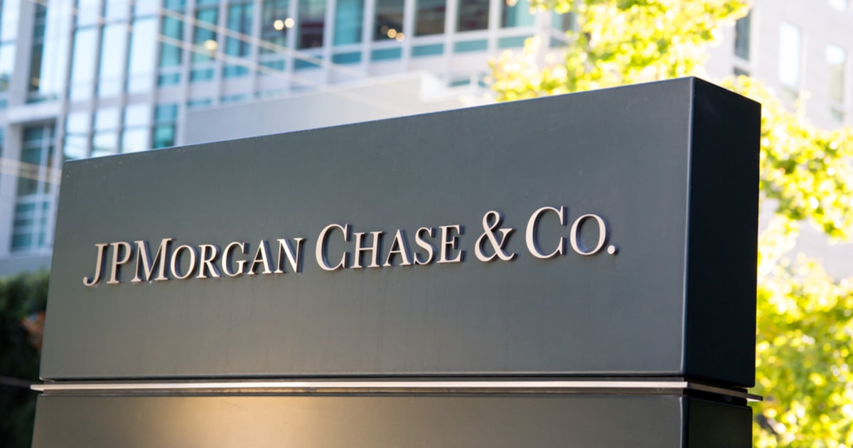 JP Morgan Executive Warns of Banking Collapse