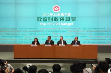 香港财政司司长陈茂波总结并预测香港经济