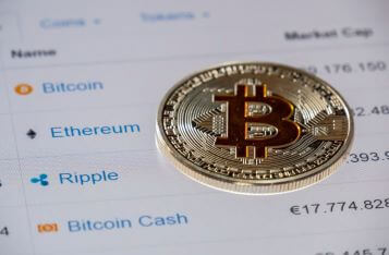 2019年哪种加密货币与其余加密市场最相关？