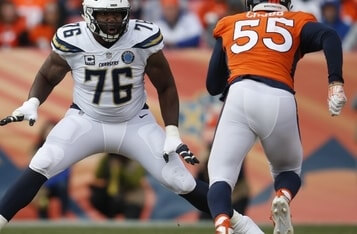 American Football Star Russell Okung Shows Massive Support for Visa-Backed Bitcoin Rewards Card