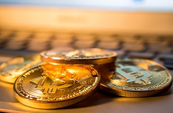 Will Bitcoin Replace Gold as A 'Traditional Safe-Haven Asset?' Experts Debate