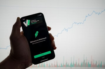 Robinhood's Shares Tumble 15%, Posts $423M Net Loss