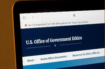 Ethics Watchdog Bans Crypto Holders from Proposing US Digital Assets Regulation Policies