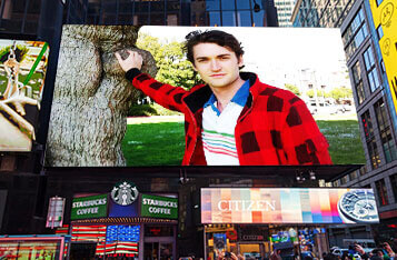 New York Times Square Billboard Demands Release of Silk Road Darknet Drug Trafficker