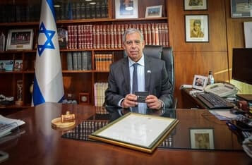 Israel Incoming President Receives NFT Souvenir from his Father